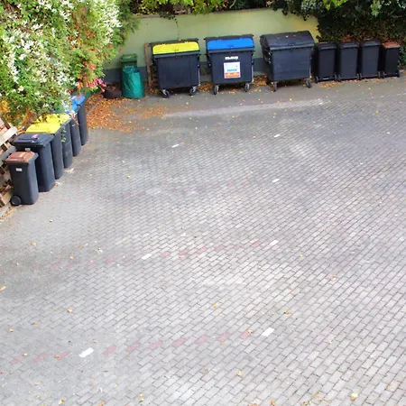 Black Z3 Apartment *